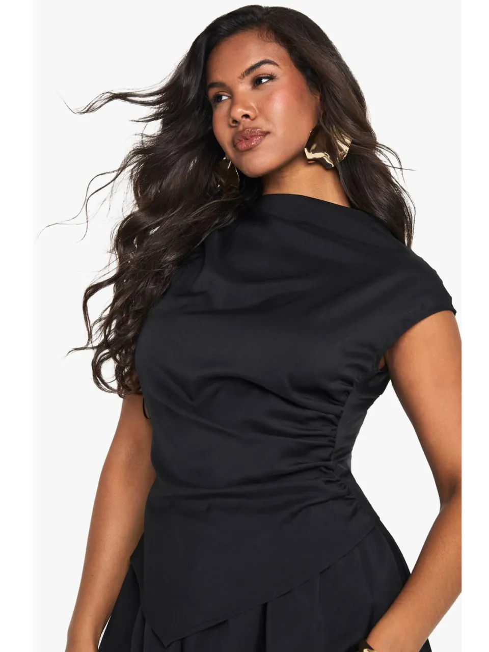 boohoo Dames Op maat gemaakte mini-jurk met schuine halslijn en capmouwen zwart, foto 3