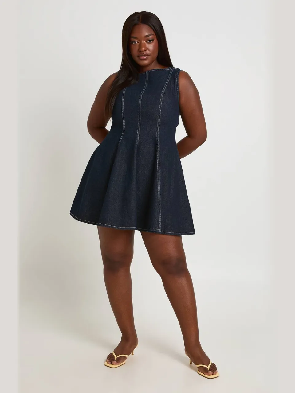 boohoo Dames Plus Denim Flippy Mouwloze Jurk, foto 3