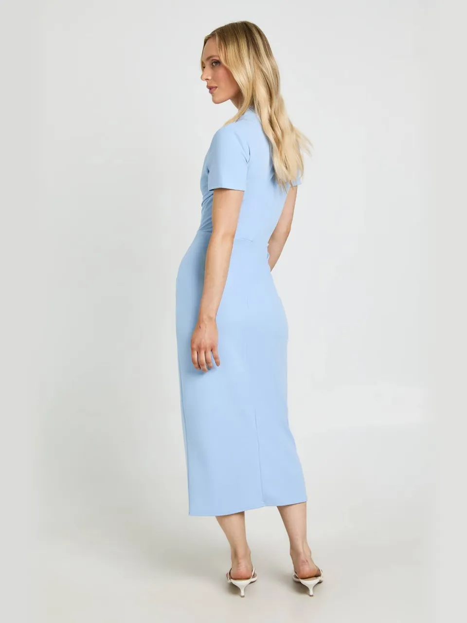 boohoo Dames Petite Crêpe Midi-jurk Met Hoge Hals pastelblauw, foto 2