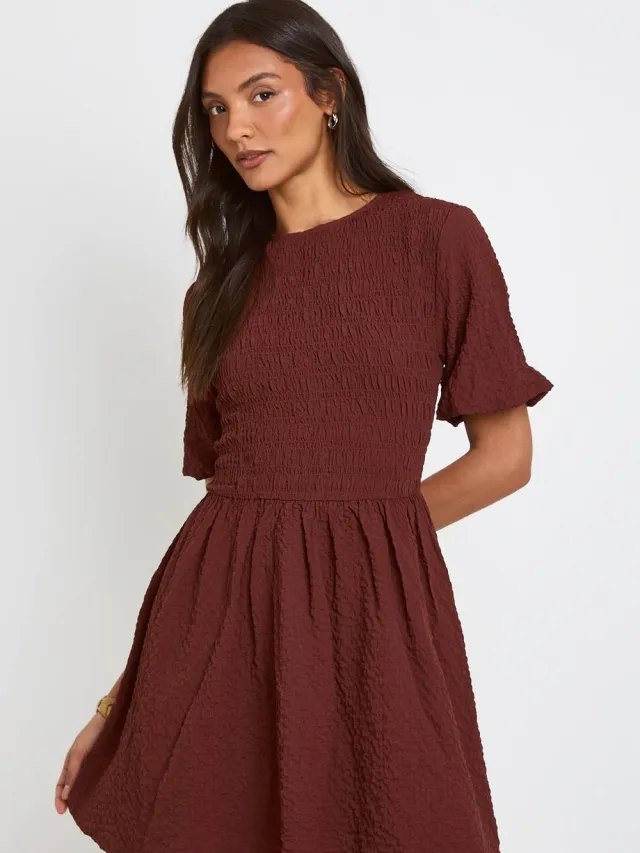 boohoo Dames Mini-jurk Met Structuur En Volumineuze Mouwen Chocoladebruin