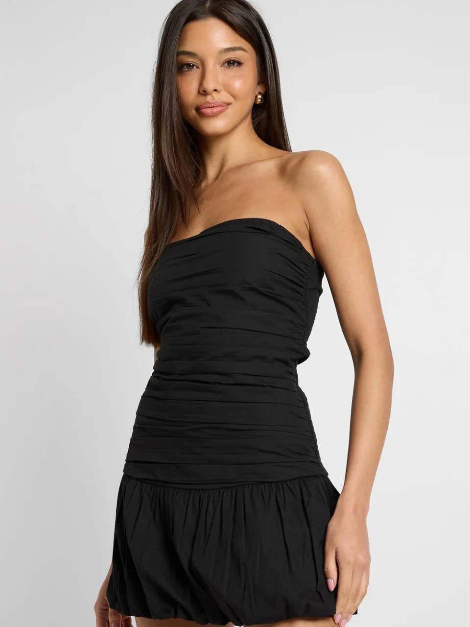 boohoo Dames Bandeau Mini-jurk Met Ruches En Bolrokzoom zwart, foto 2