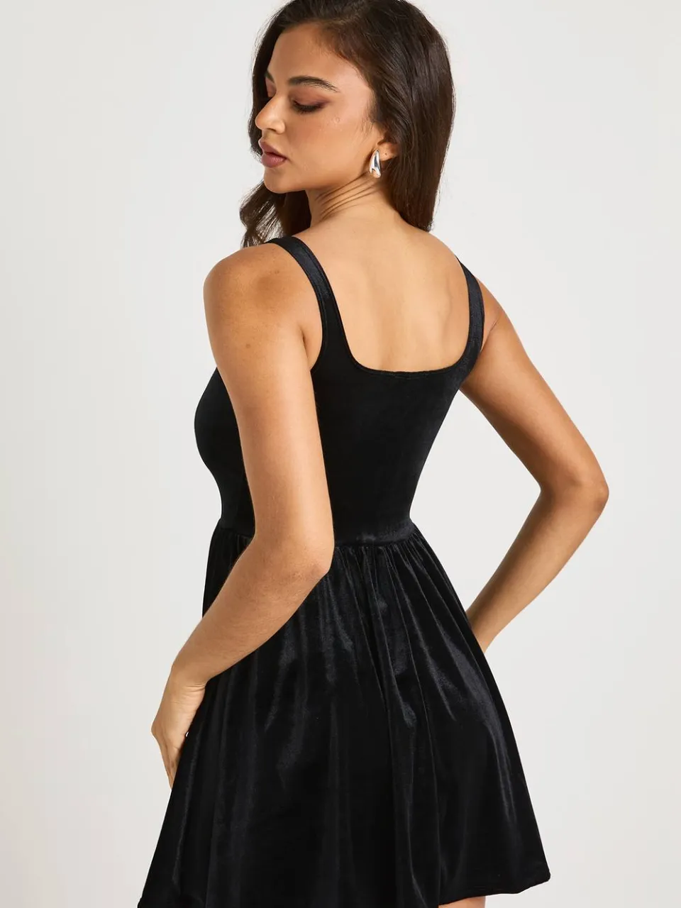 boohoo Dames Fluwelen melkmeid met vierkante halslijn mini-jurk zwart, foto 2