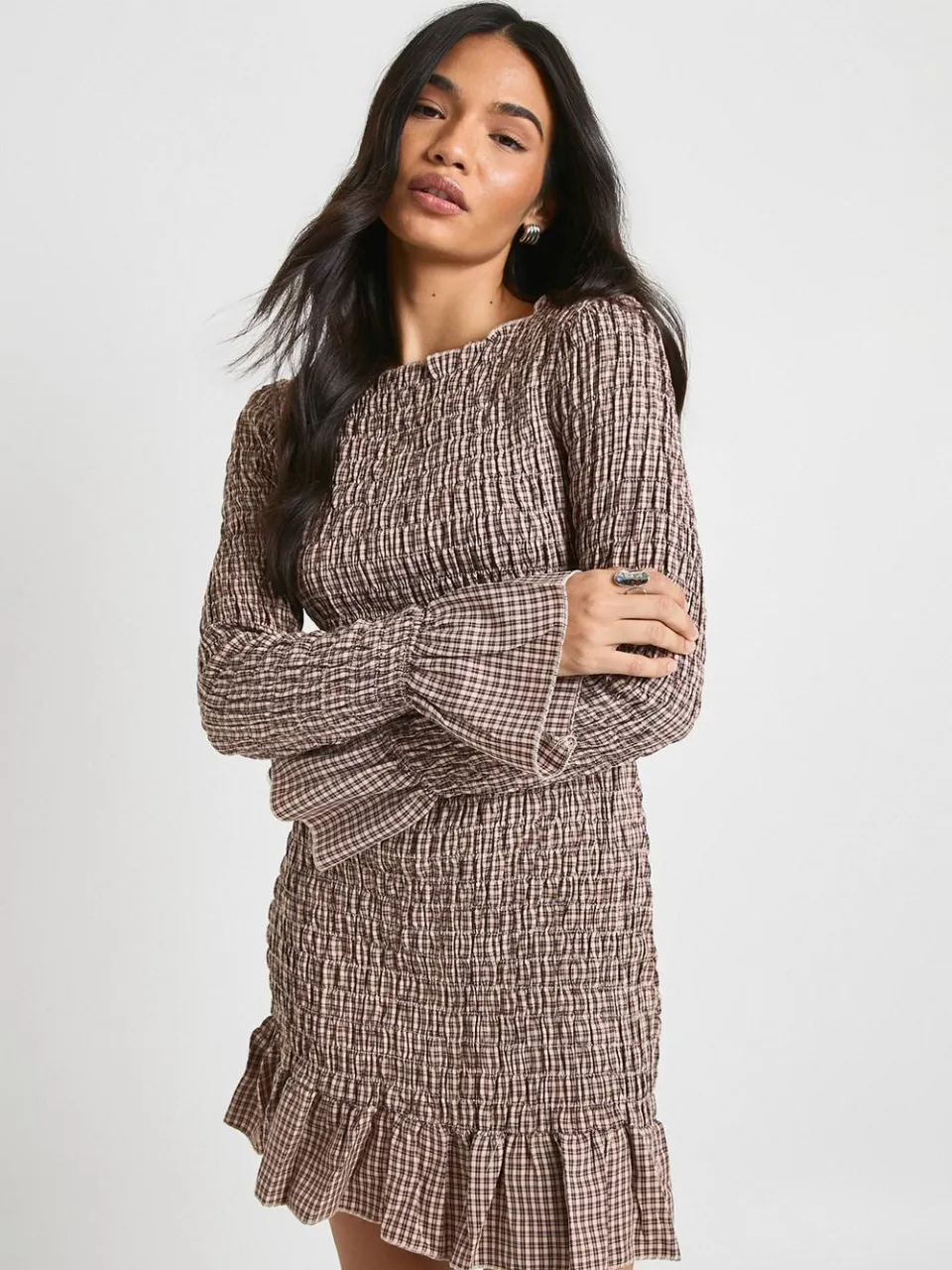boohoo Dames Check Shirred Mini Jurk met Lange Mouwen bruin, foto 3