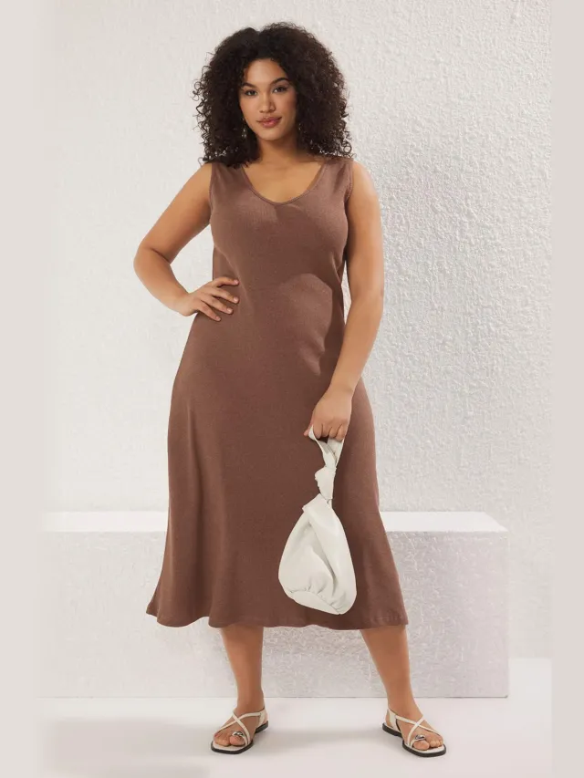 Trendyol Curve Dames Bruin Effen Midi Mouwloos Casual A-lijn Grote maten Jurk