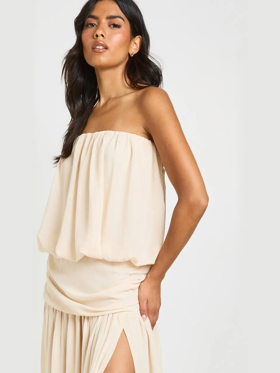 boohoo Dames Chiffon Bandeau Blouson Geplooide Lage Taille Maxi Jurk zand, foto 4