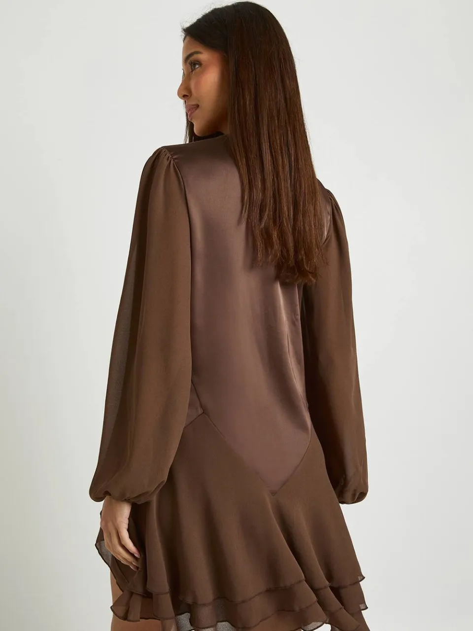 boohoo Dames Chiffon Mix Gepanelde Smockjurk chocoladebruin, foto 3