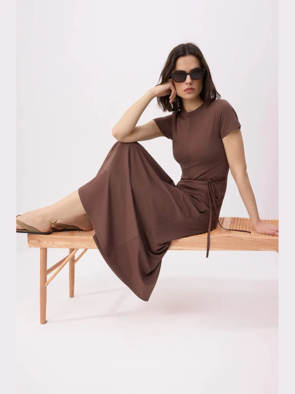 Trendyol TRENDYOLMİLLA Dames Bruin Effen Midi Kort Casual Recht Jurken, foto 2