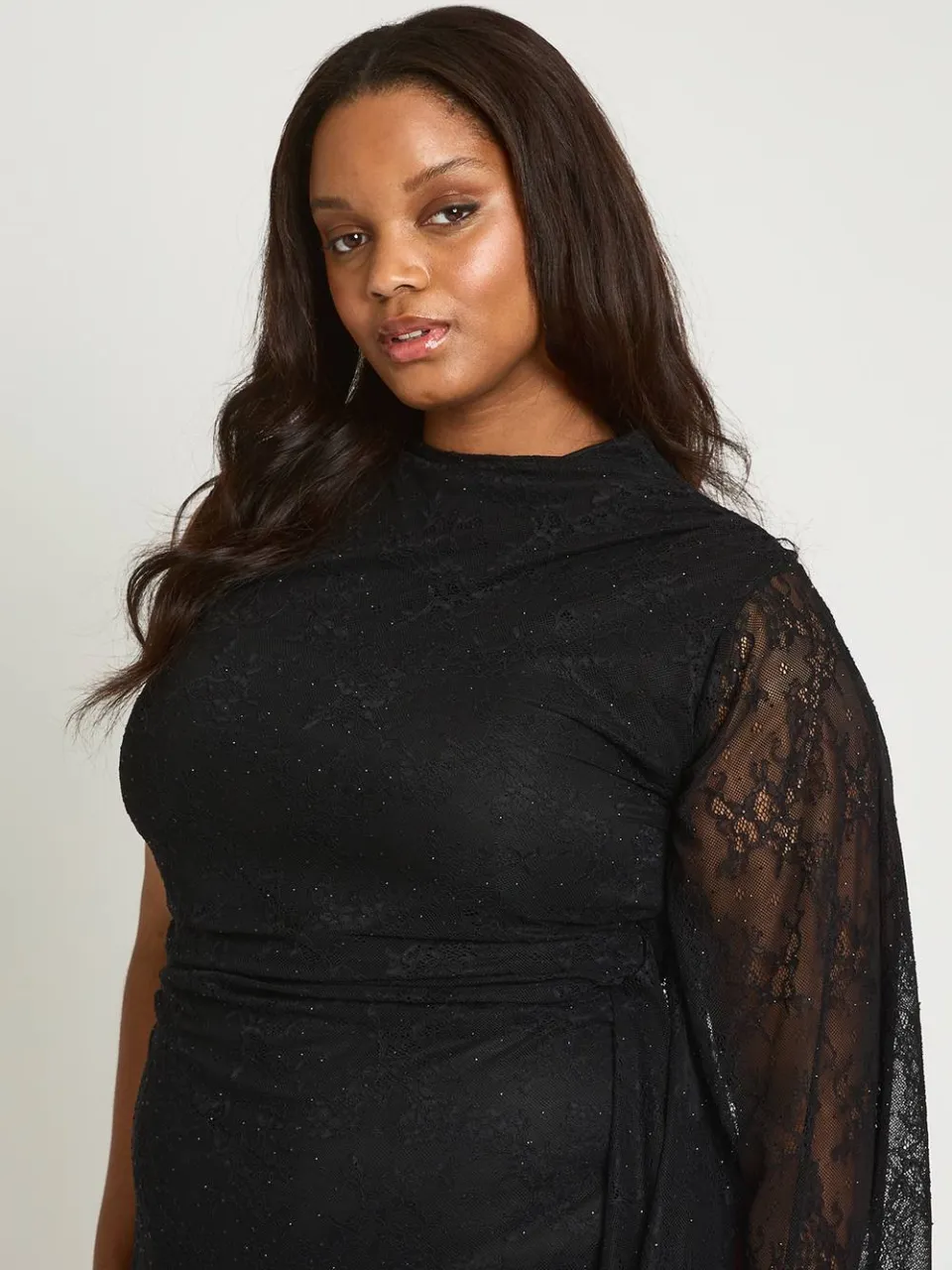 boohoo Dames Plus Hotfix Kant Asymmetrische Cape Jurk zwart, foto 4