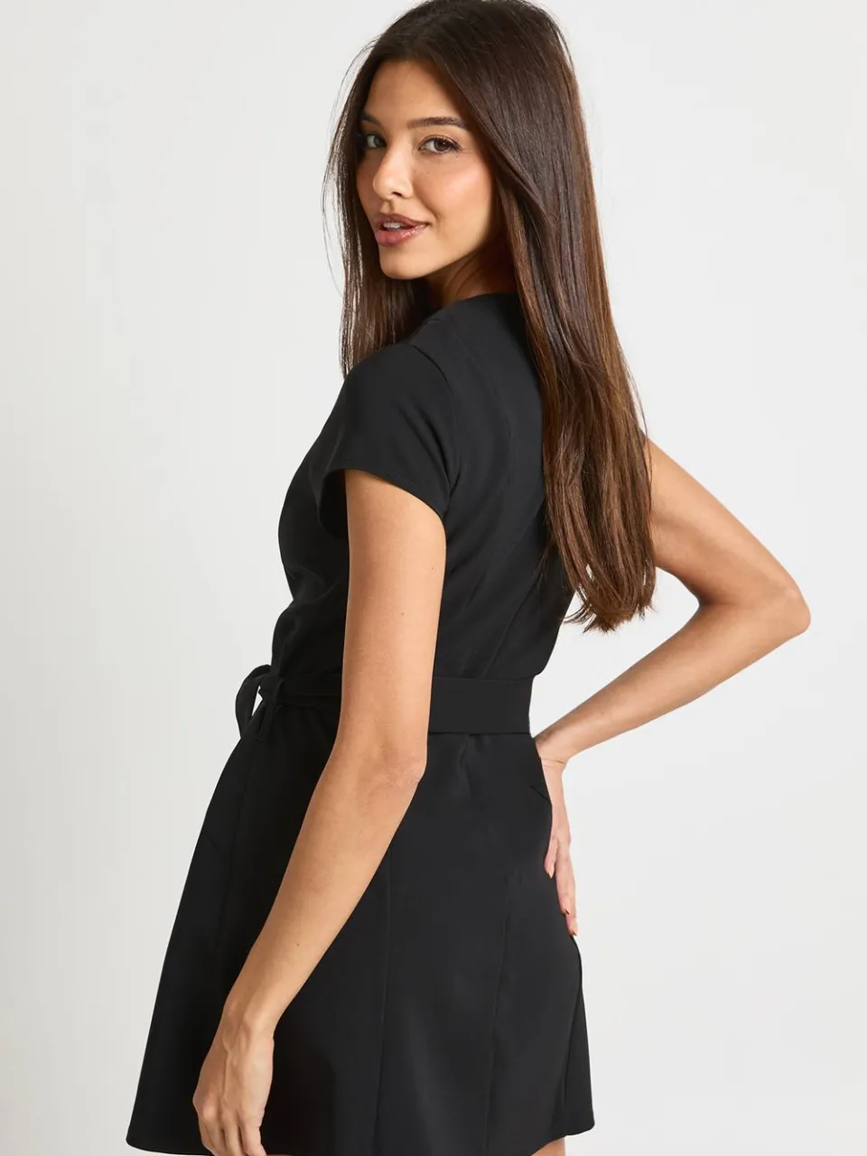 boohoo Dames Gestructureerde shiftjurk met capmouwen en gesnoerde taille zwart, foto 2
