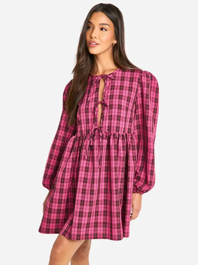 boohoo Dames Check Geruite Smockjurk met Strik aan de Voorzijde Roze