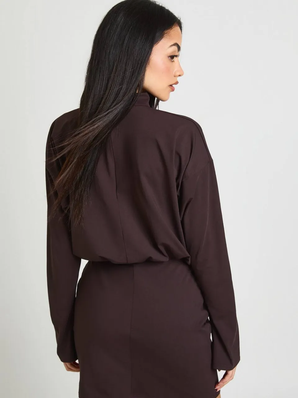 boohoo Dames Lange Mouw Aangegroeid Hals Blouson Mini Jurk chocoladebruin, foto 3