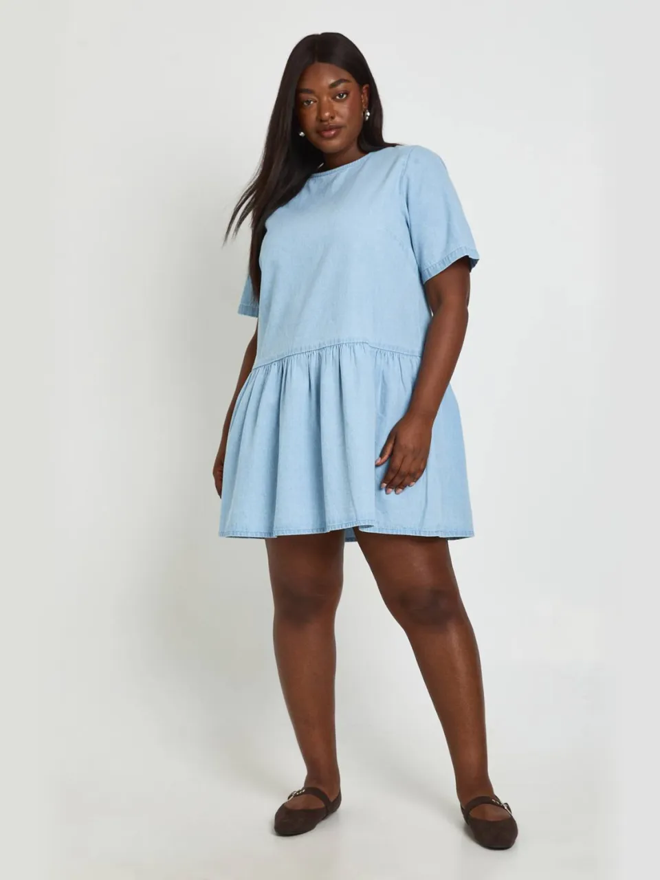boohoo Dames Plus Chambray Korte Mouw Skater Jurk Licht Gebleekt