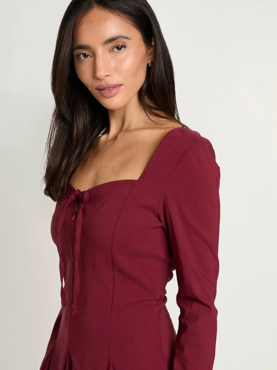 boohoo Dames Bengaline Godet Zoom Mini Jurk bessen, foto 4