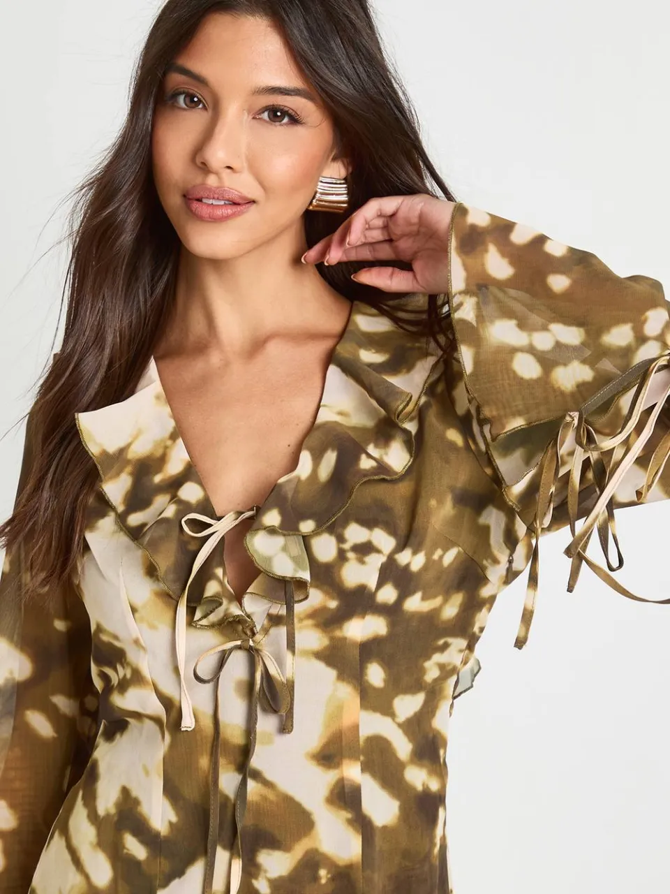 boohoo Dames Abstract chiffon shift-jurk met ruches bruin, foto 4