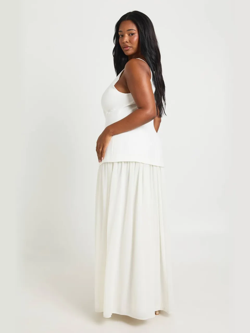 boohoo Dames Plus Crepe Mouwloze Jurk Met Chiffon Rok wit, foto 2