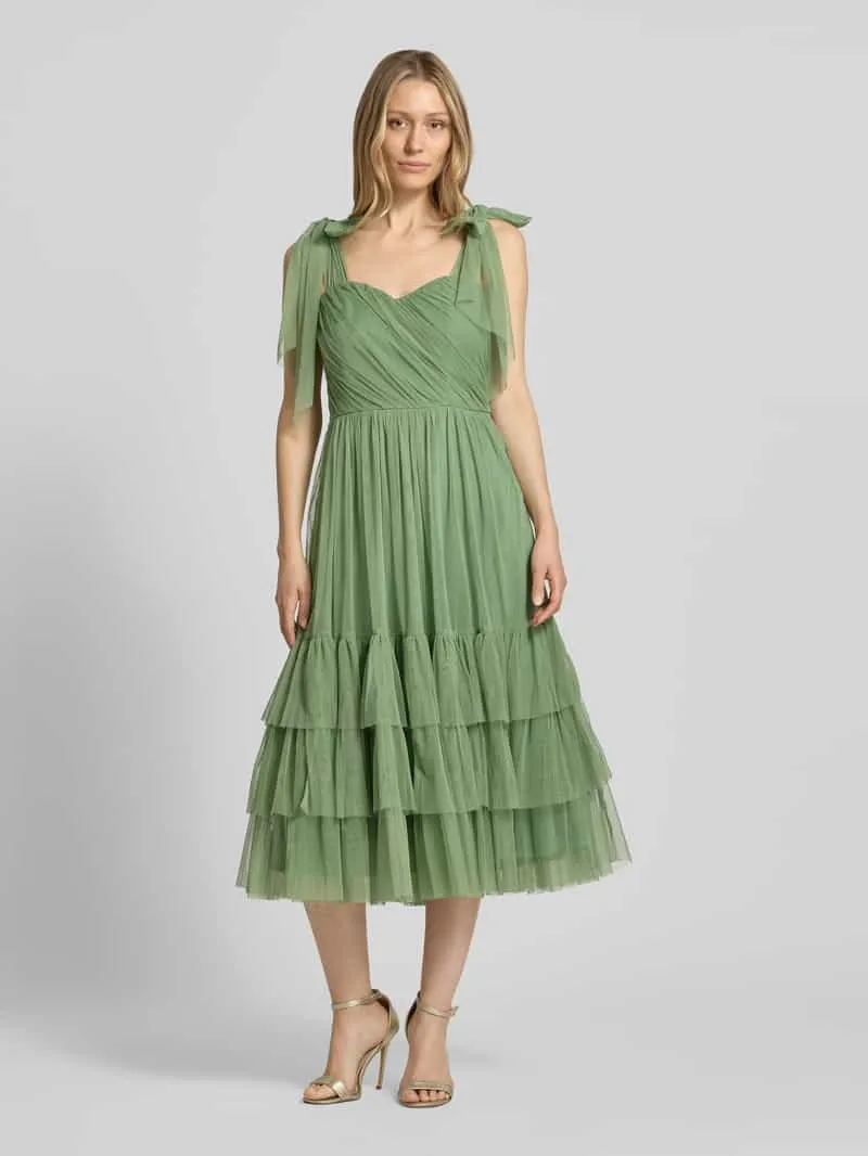 Lace & Beads Knielange cocktailjurk in laagjeslook Groen