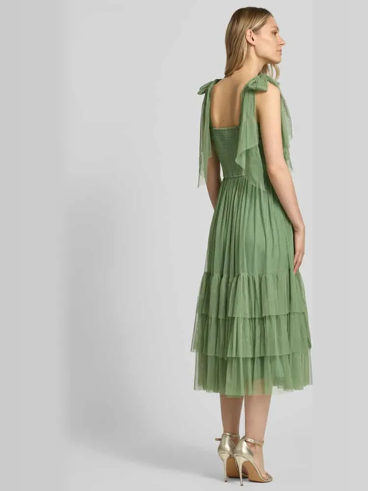 Lace & Beads Knielange cocktailjurk in laagjeslook groen, foto 3