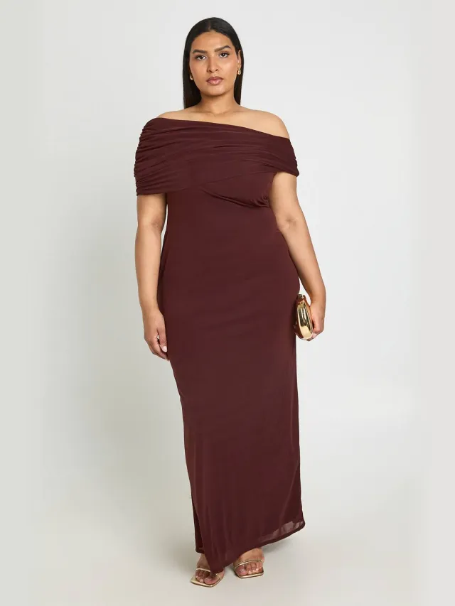 boohoo Dames Plus Bardot Off-shoulder Maxi Jurk Chocoladebruin