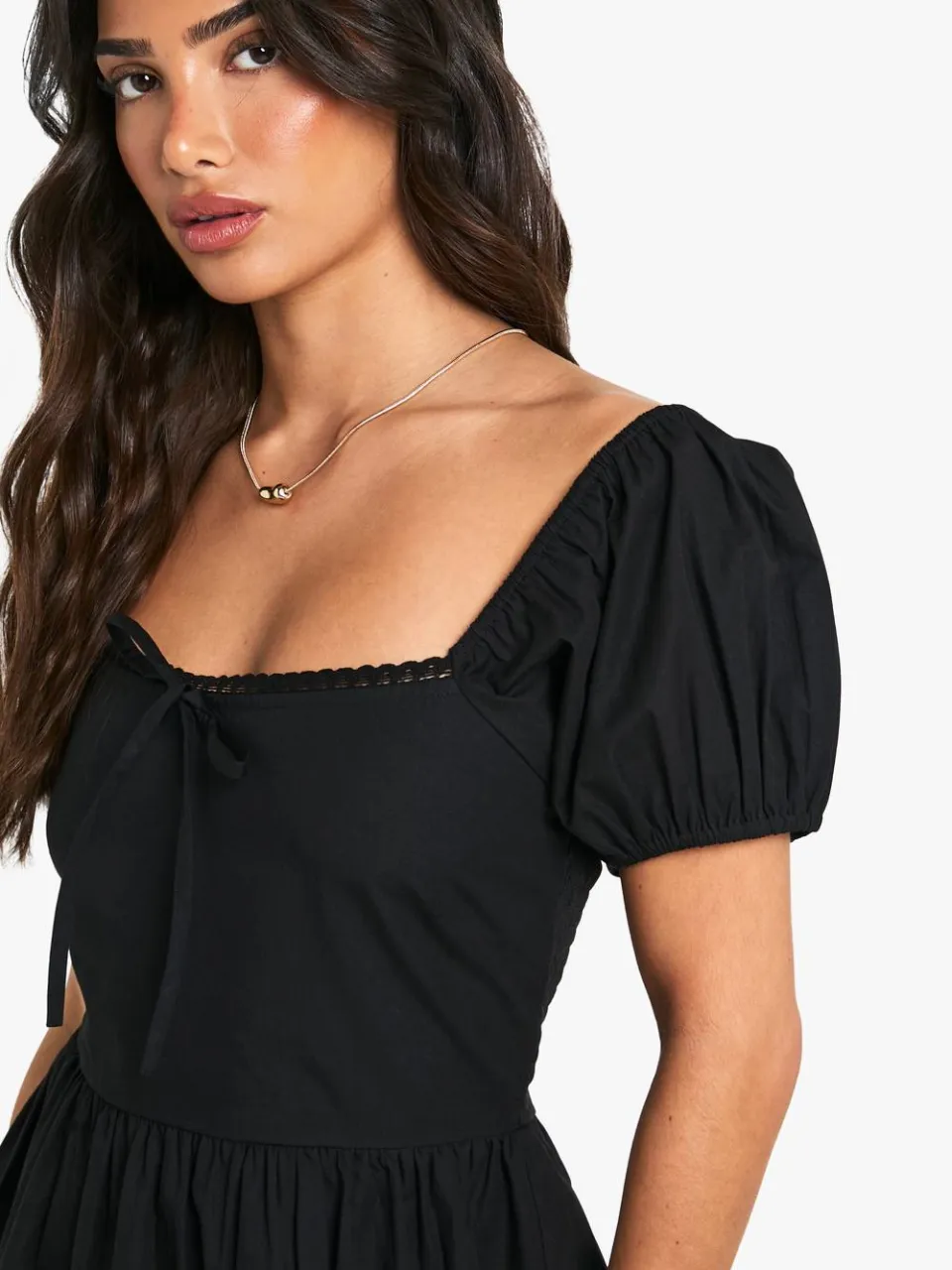 boohoo Dames Mini-jurk van katoenen popeline met pofmouwen in petite pasvorm zwart, foto 3