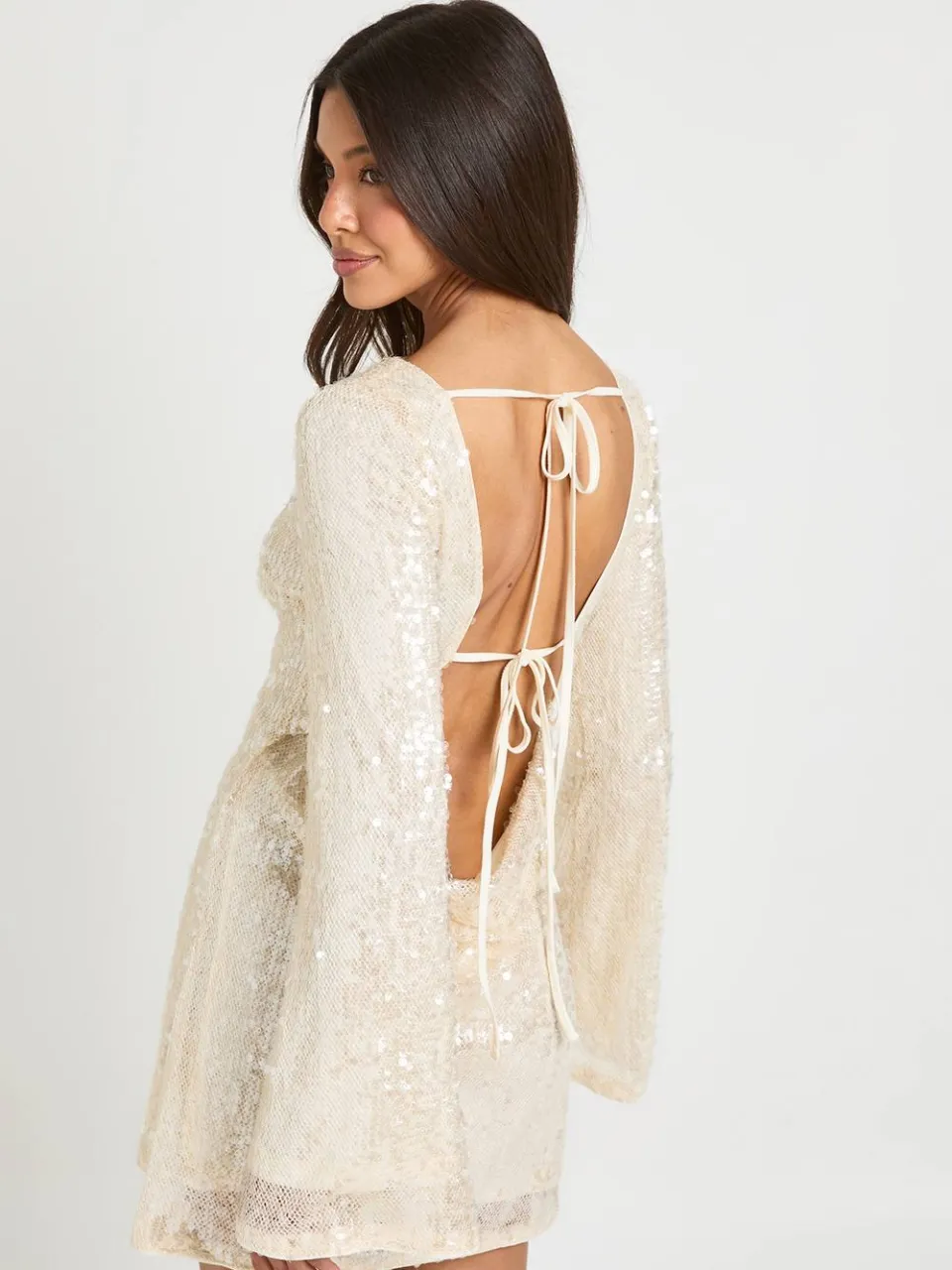 boohoo Dames Getextureerde Pailletten Mini-jurk Met Uitlopende Mouwen crème, foto 3