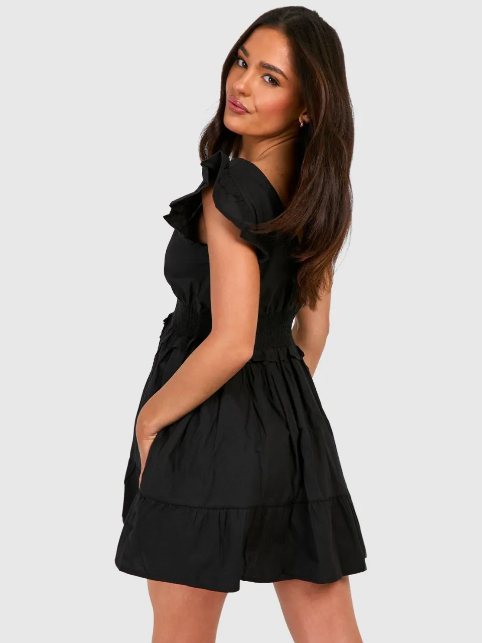 boohoo Dames Petite Cotton Poplin Shirred Waist Mini zwart, foto 2