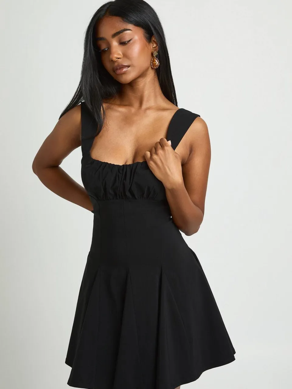 boohoo Dames Bengaline Skater Jurk Met Gerimpelde Buste En Bandjes zwart, foto 3