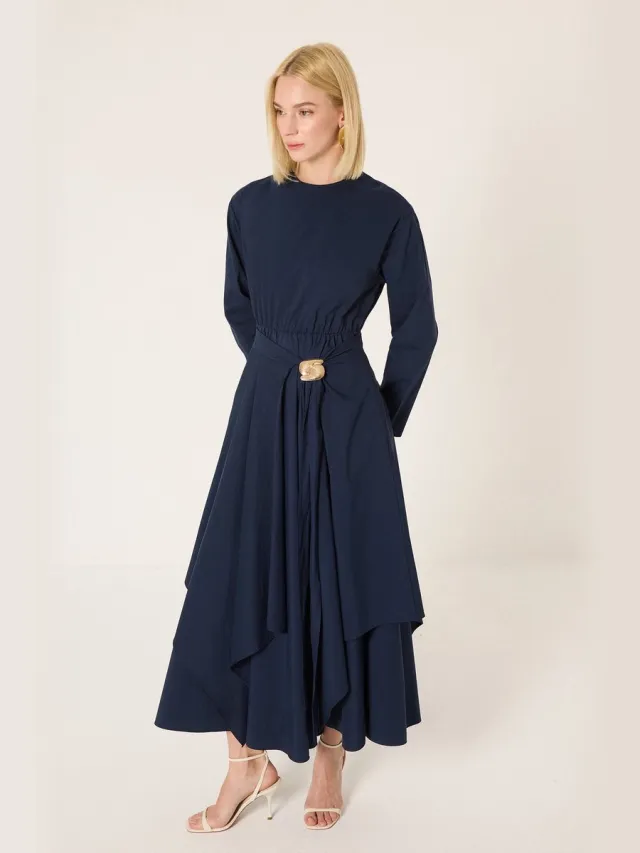 TOUCHÉ PRIVÉ Asymmetrische maxi-jurk met gouden gesp - Marineblauw - Dames