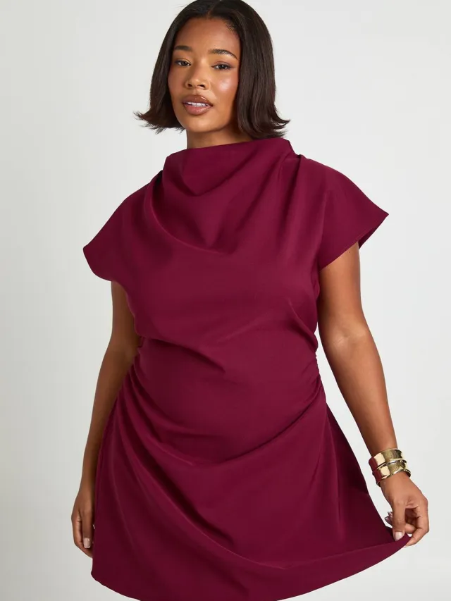 boohoo Dames Plus asymmetrische geraffelde capmouw shiftjurk Bessen
