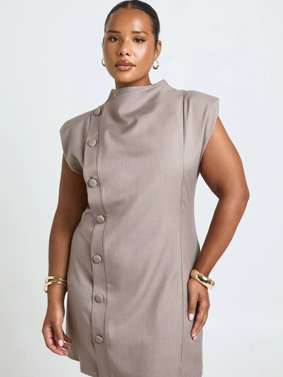 boohoo Dames Plus Getailleerde Mouwloze Asymmetrische Mini-jurk Met Knoopsluiting paddestoel, foto 3
