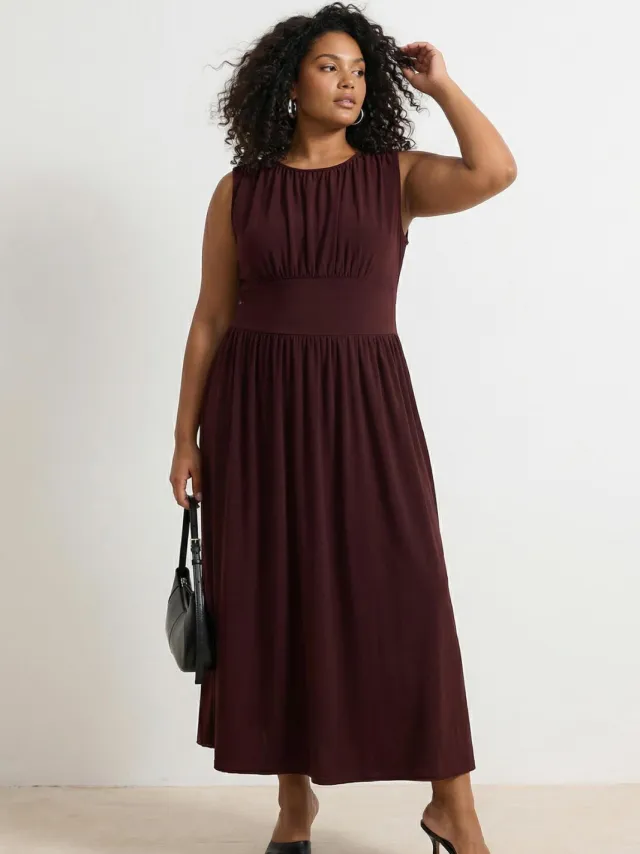 Trendyol Curve Dames Bruin Effen Maxi Mouwloos Casual A-lijn Grote maten Jurk