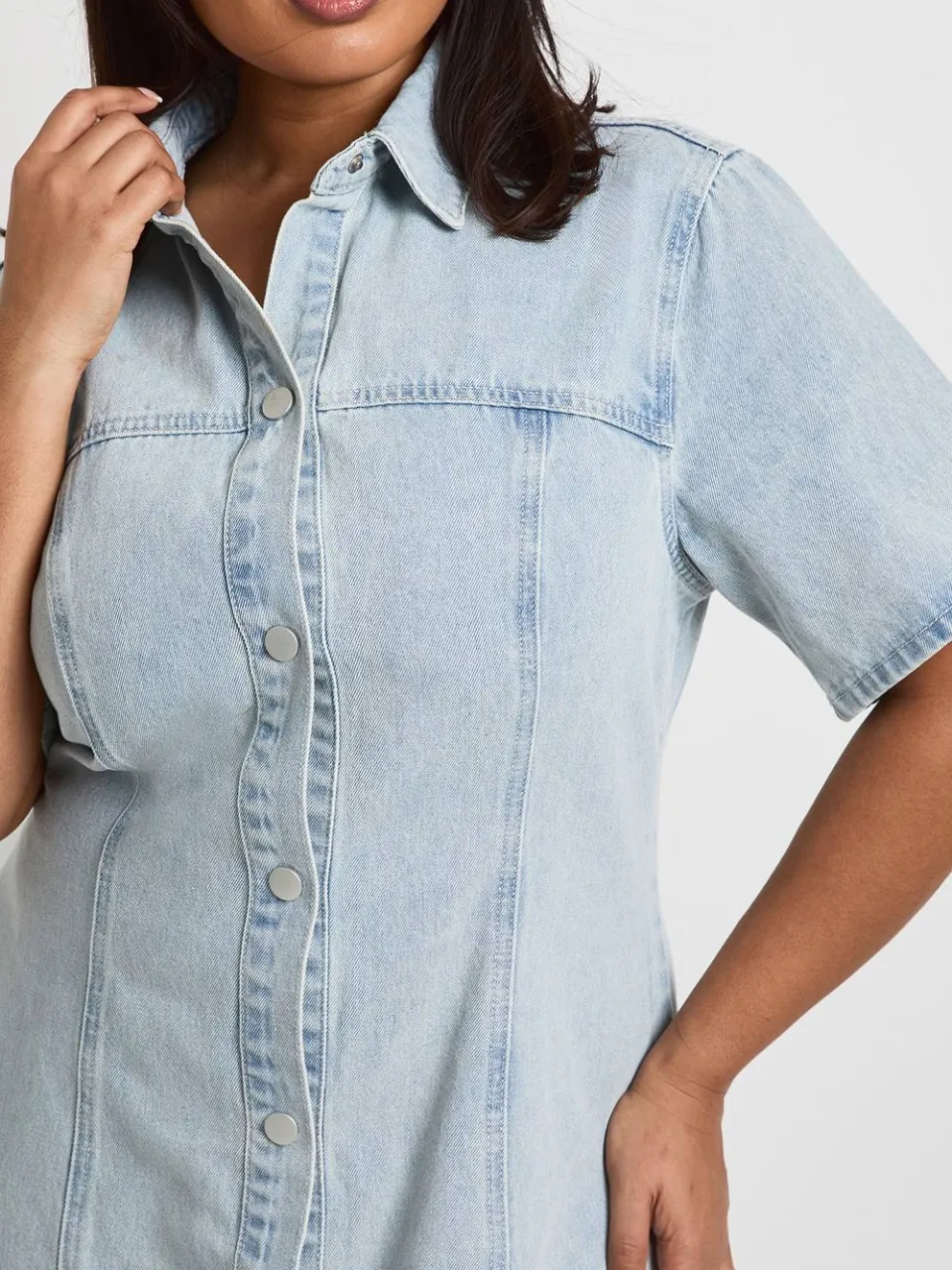 boohoo Dames Plus Korte Mouw Denim Jurk Met Getailleerde Taille, foto 4