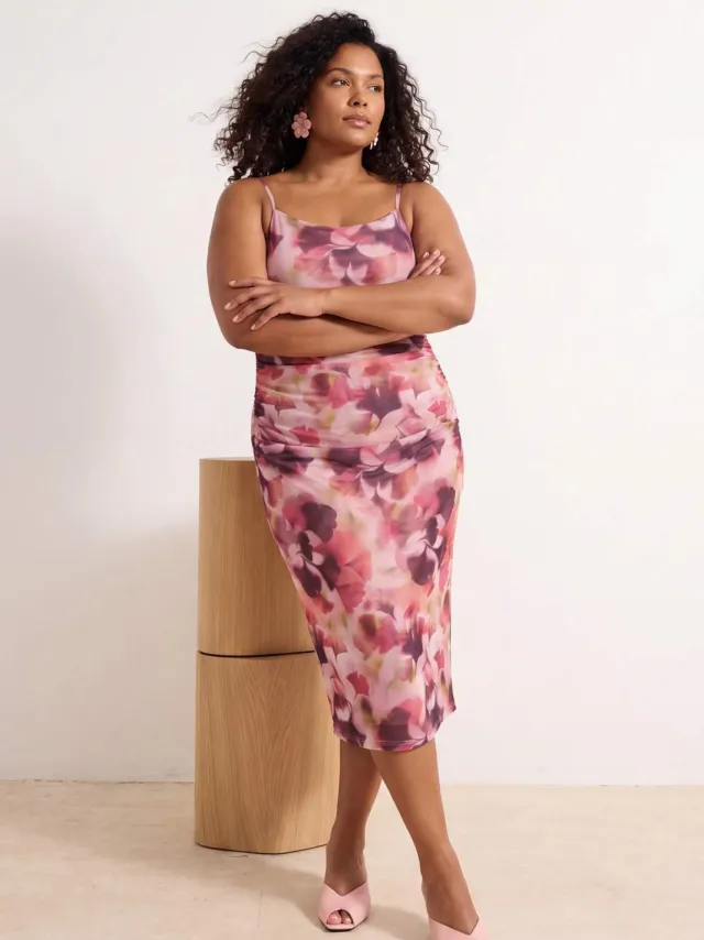 Trendyol Curve Dames Roze Bloemen Midi Mouwloos Recht Grote maten Jurk, foto 2