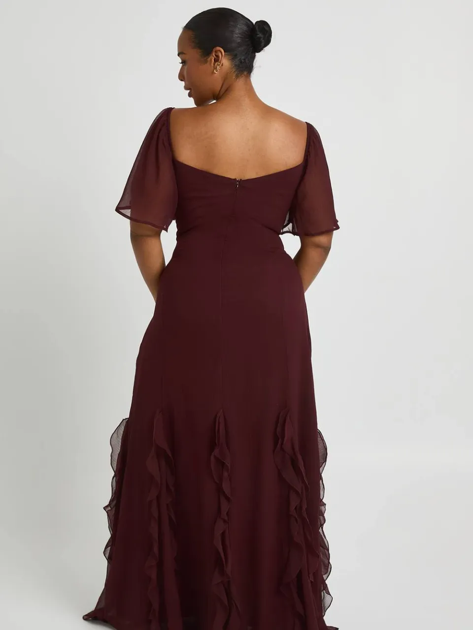 boohoo Dames Plus Chiffon Pofmouw Ruches Maxi Jurk chocoladebruin, foto 2