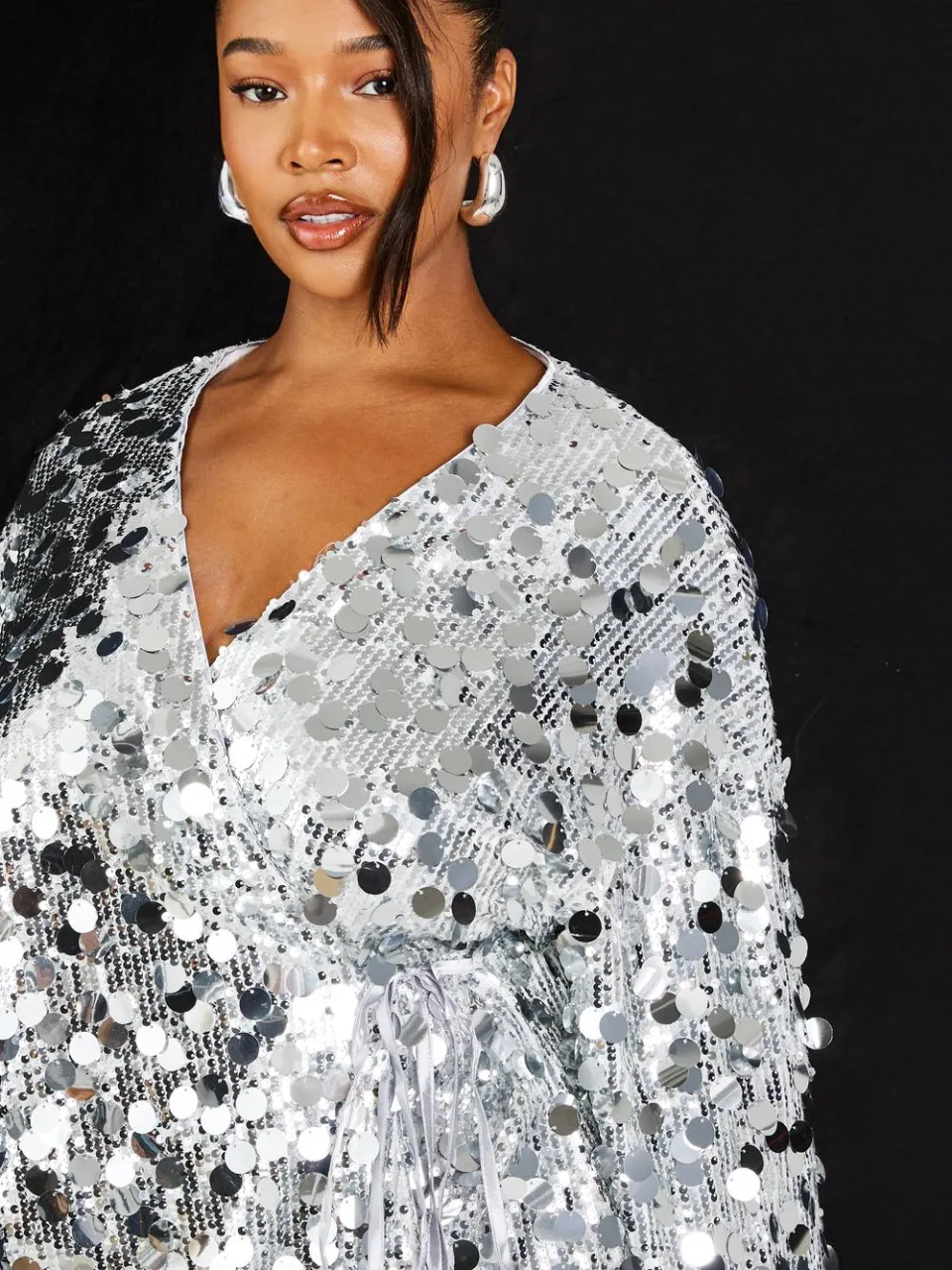 boohoo Dames Plus Disc Pailletten Wikkeljurk met Uitlopende Mouwen zilver, foto 4