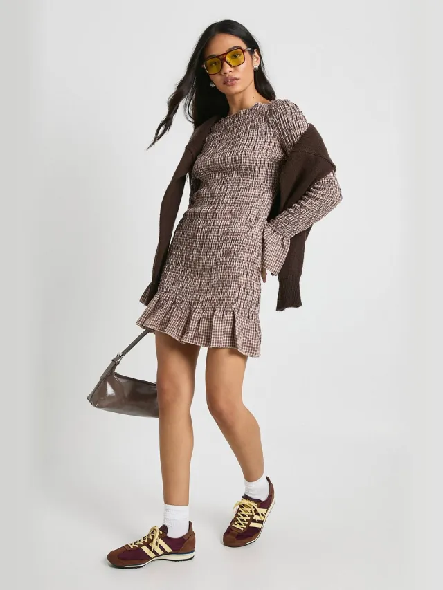 boohoo Dames Check Shirred Mini Jurk met Lange Mouwen Bruin