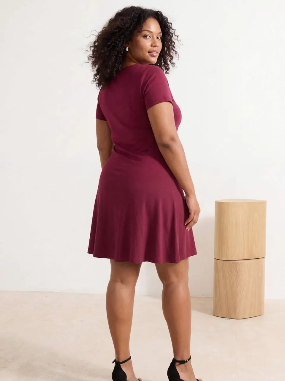 Trendyol Curve Dames Bordeaux Effen Kort / Mini Kort Casual A-lijn Grote maten Jurk, foto 2