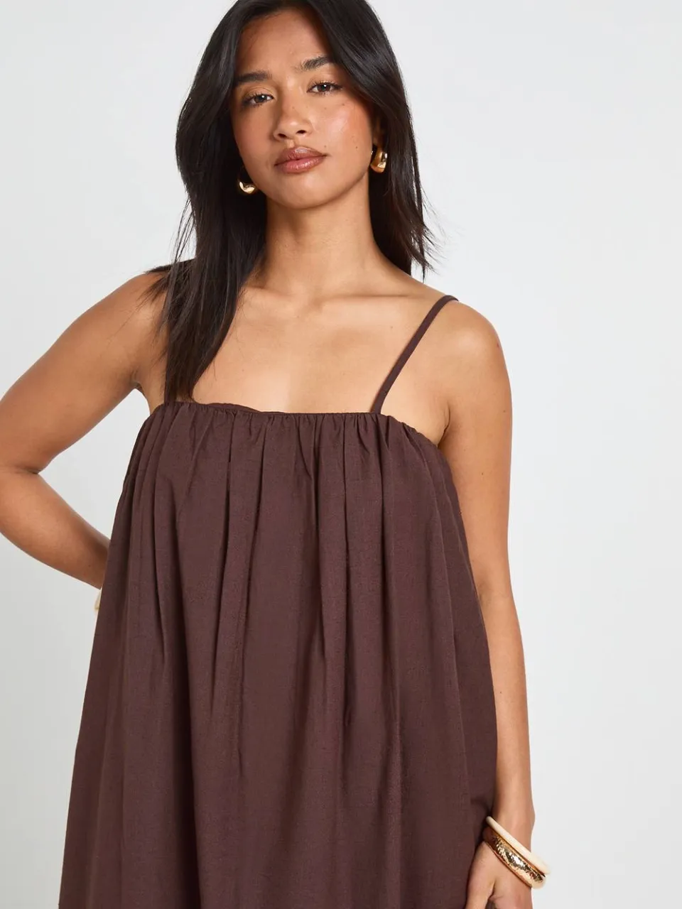 boohoo Dames Petite Linnen Maxi Jurk Met Volledige Zakdetails chocoladebruin, foto 4