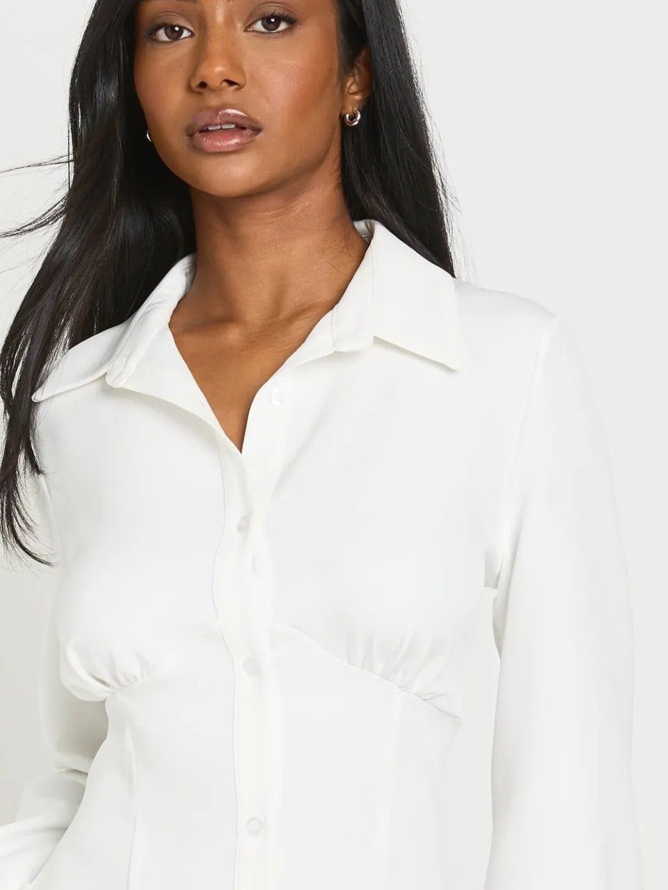 boohoo Dames Hemdjurk Met Drapeerdetail En Doorknoopsluiting ivoor, foto 4