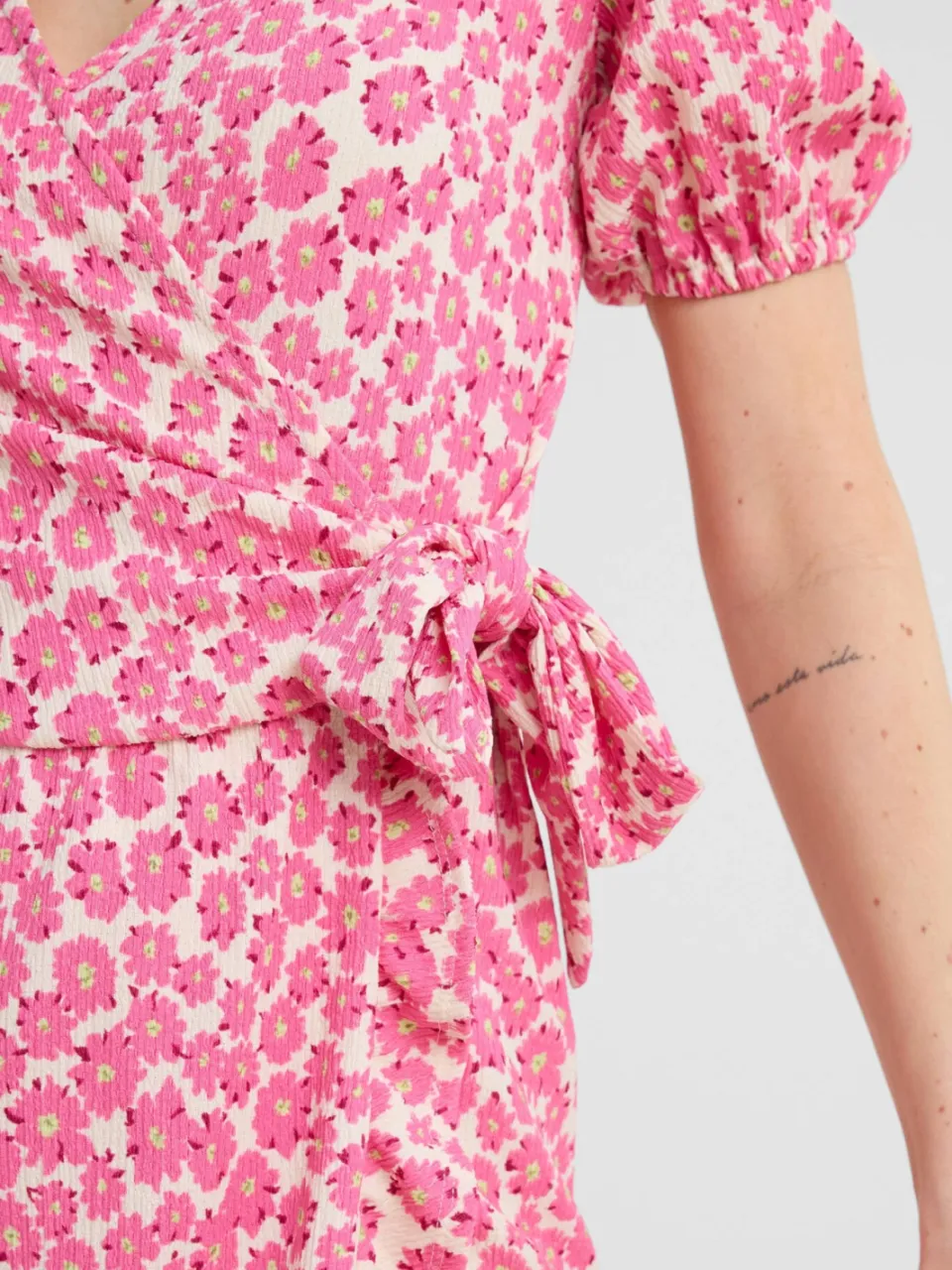 Anytime crinkle midi overslagjurk met bloemenprint roze, foto 4