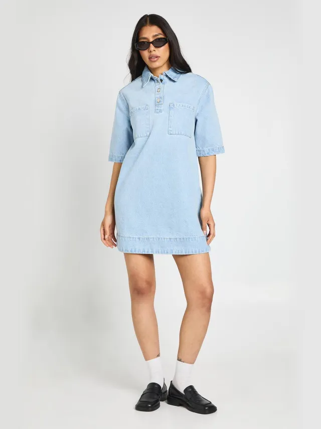 boohoo Dames Lange Denim Jurk Met Korte Mouwen Gebleekt Blauw