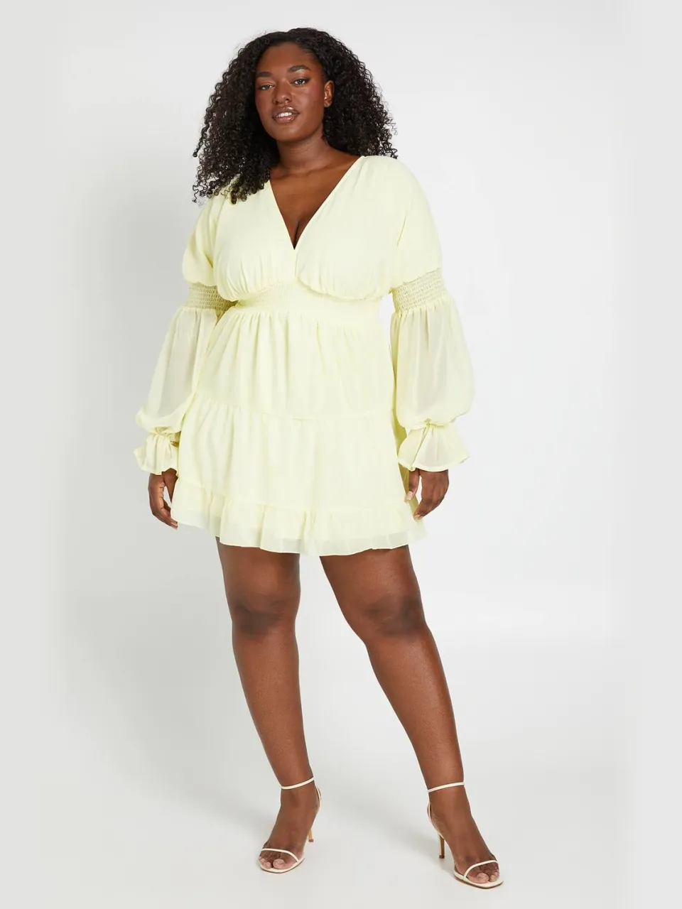boohoo Dames Plus V-hals Blouson Mouw Volume Smock Jurk citroen, foto 2