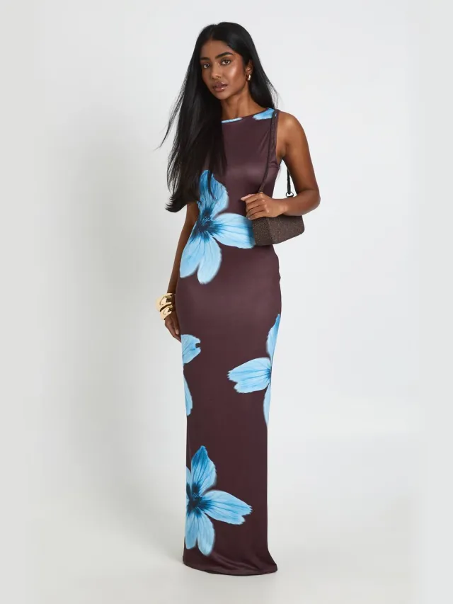 boohoo Dames Basic Maxi Jurk Met Carmen Hals Super Zacht Chocoladebruin