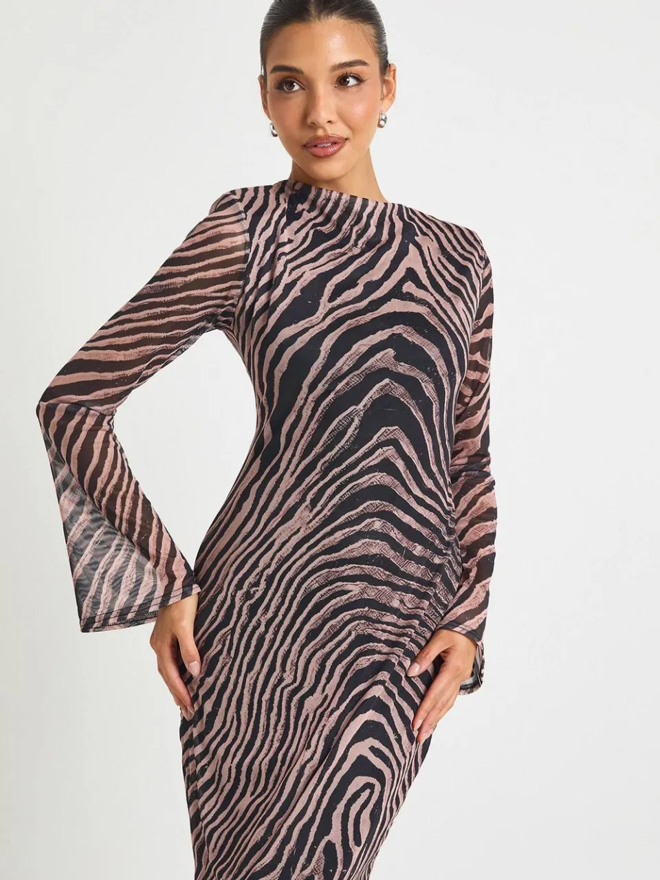 boohoo Dames Zebra bedrukte mesh schouderpad maxi jurk zwart, foto 3