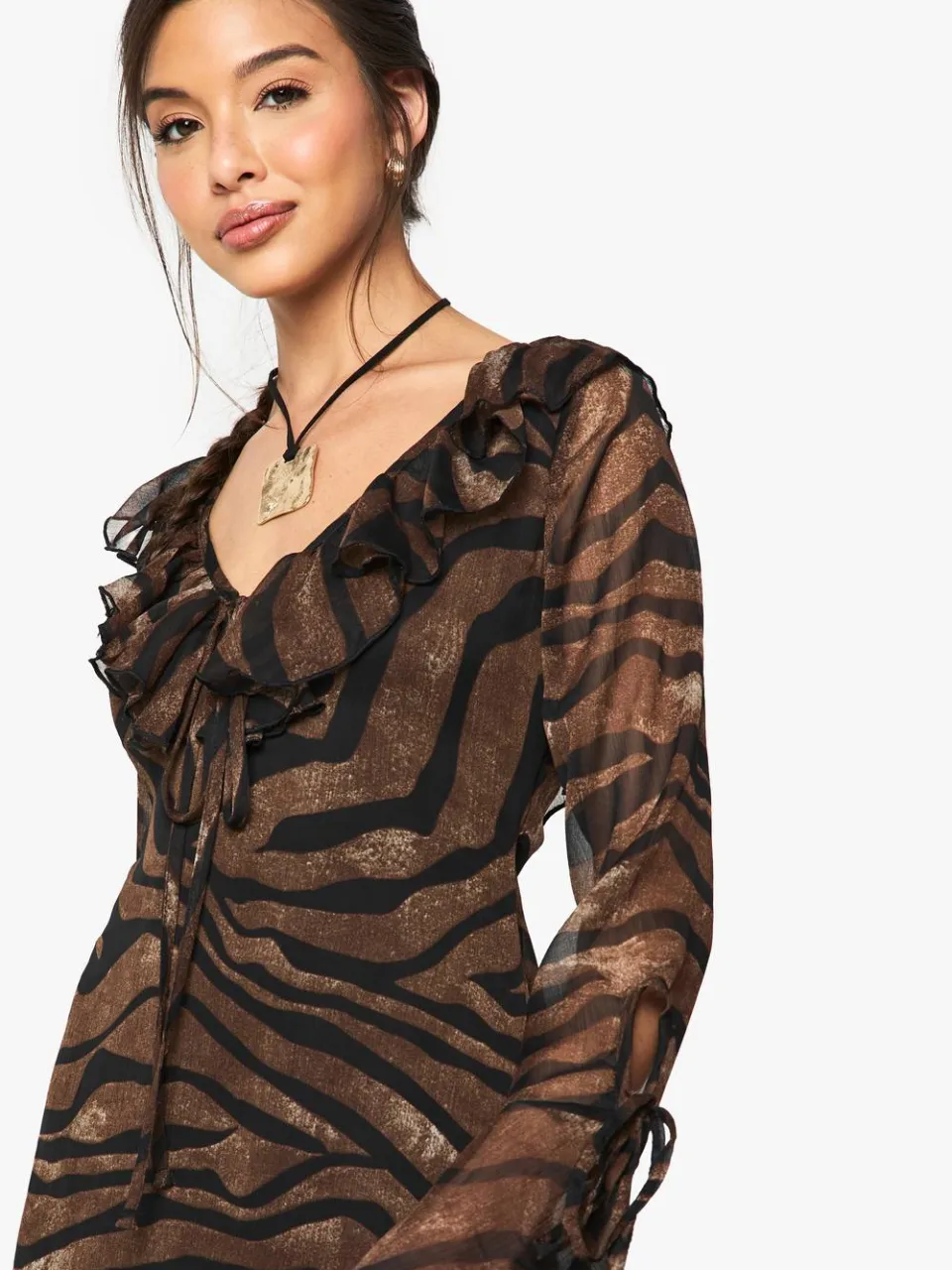 boohoo Dames Bedrukte Chiffon Ruffle Shift Jurk bruin, foto 3