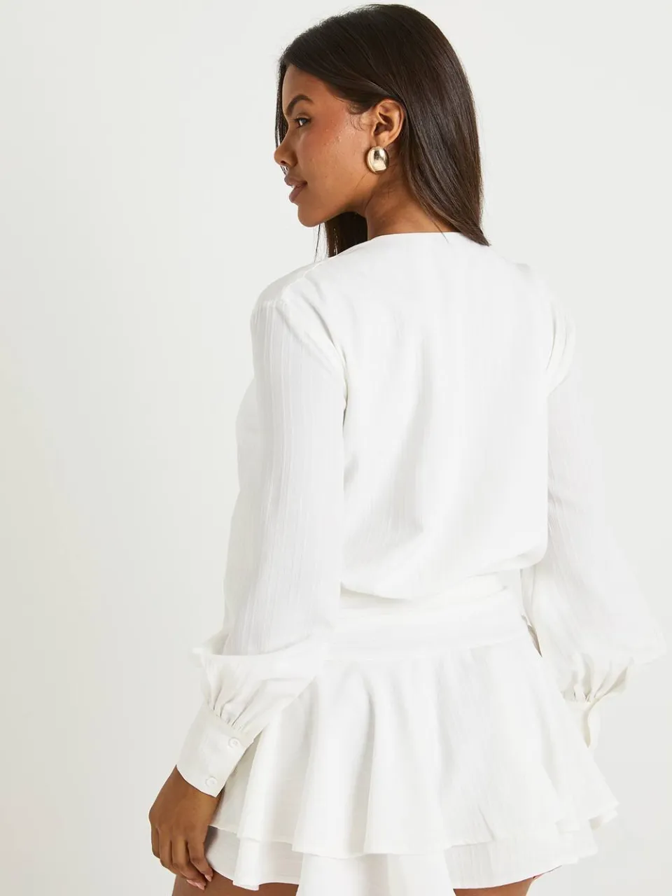 boohoo Dames Getextureerde hemdjurk met gouden afwerking en verlaagde zoom, foto 3