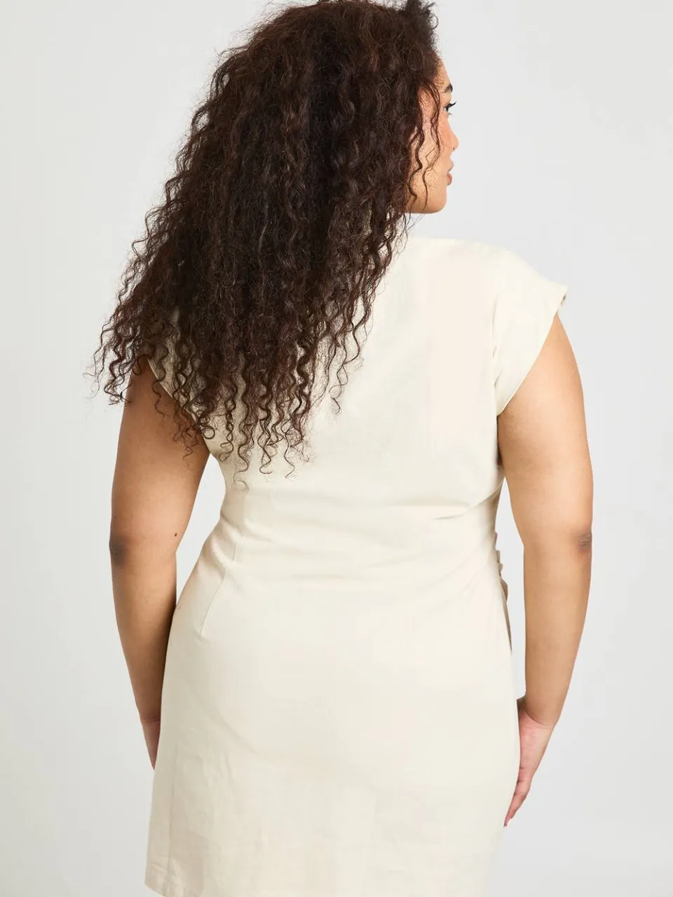 boohoo Dames Plus Knoopsluiting Jurk Met Korte Mouwen Utility Stijl ecru, foto 3