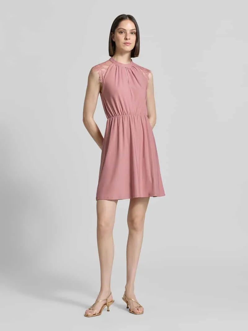 Vero Moda Getailleerde vrijetijdsjurk met kanten afwerking model 'MILLA' Roze