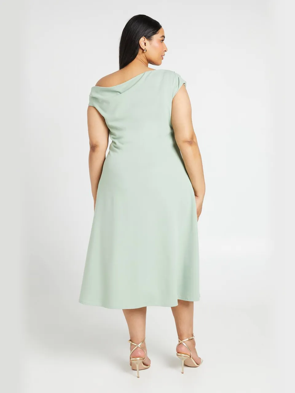 boohoo Dames Plus Crepe Asymmetrische Hals Skater Midi Jurk verstandig, foto 2