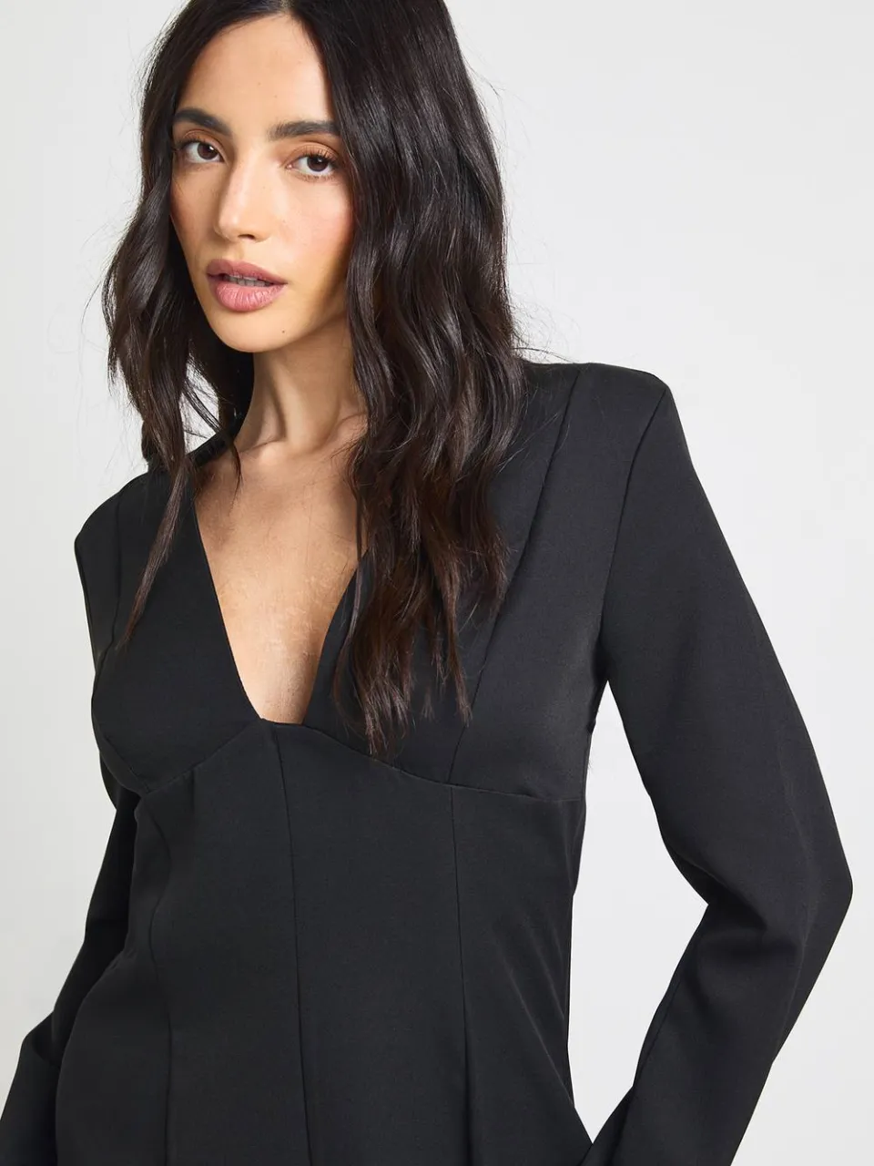 boohoo Dames Mini Jurk Met Naaddetail En Diepe V-hals zwart, foto 4