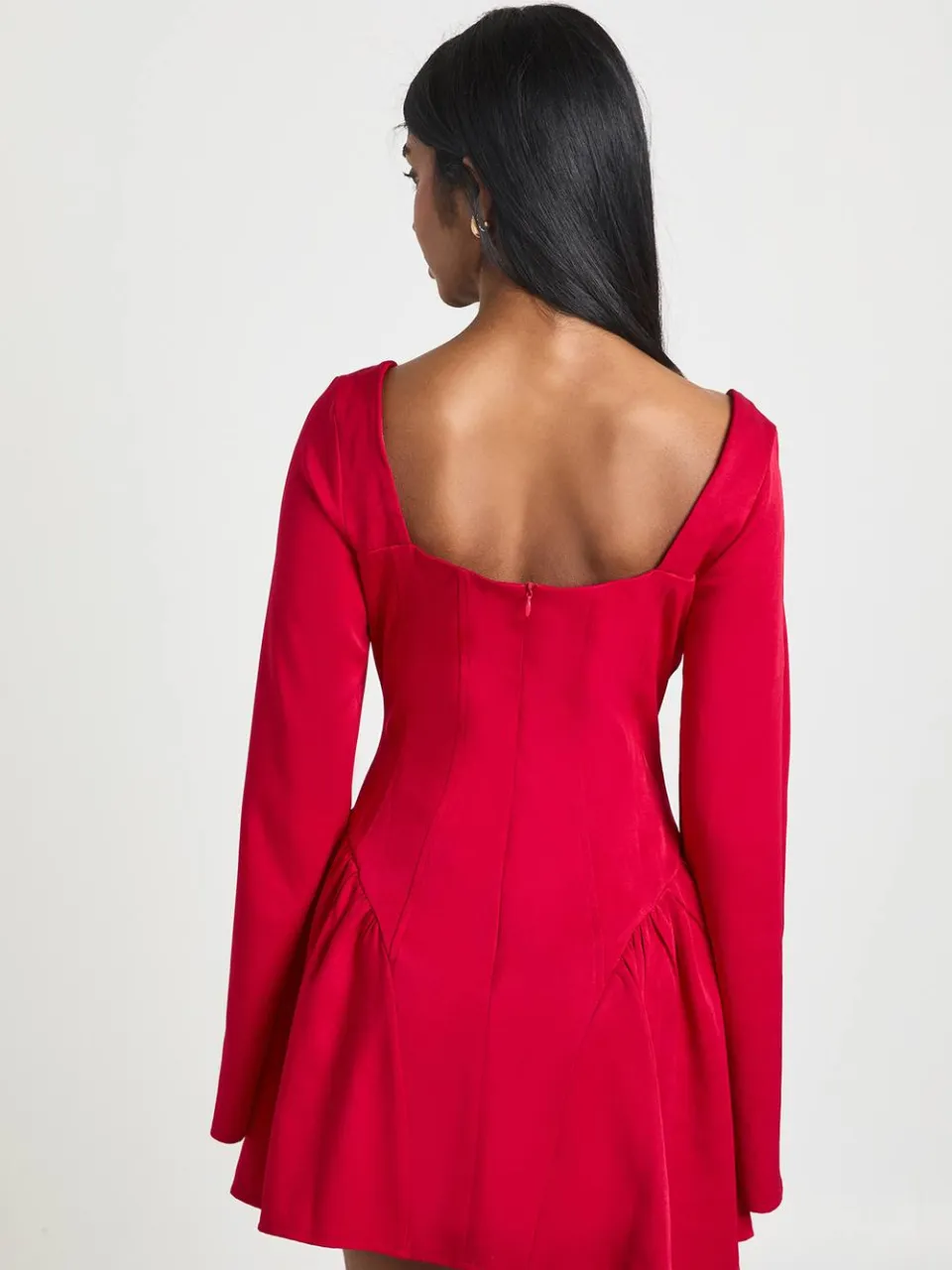 boohoo Dames Mini Jurk met Hartvormige Halslijn en Getailleerde Wijde Rok kersen, foto 2